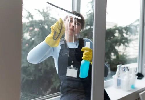 Nettoyage de vitres intérieures et extérieures à Quintin